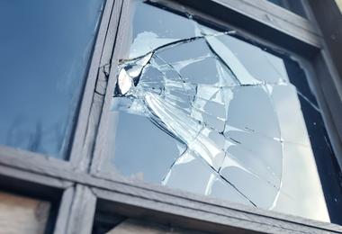 broken-glass-window-in-Oakville