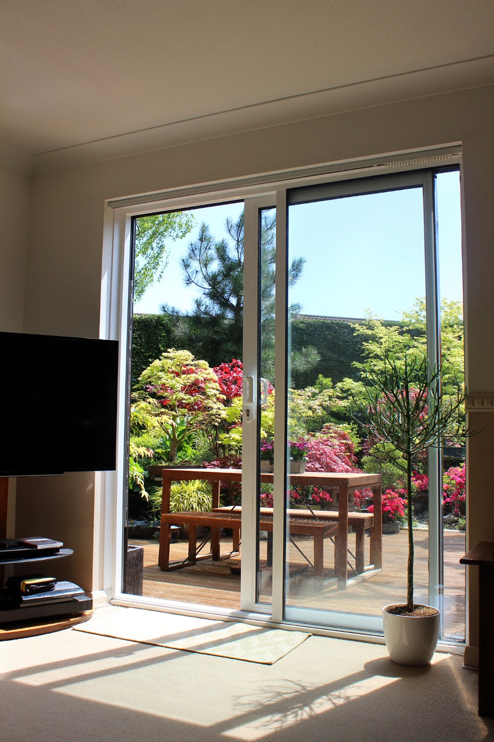 Top 6 Benefits of Folding Patio Glass Doors