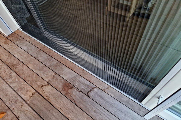 hidden retractable screen door modern design